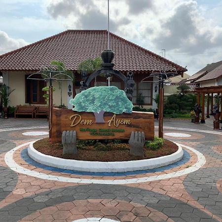 Dem Ayem Heritage Guest House Yogyakarta Exteriör bild