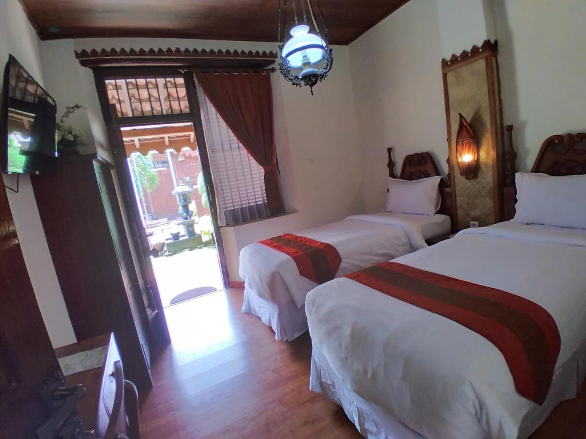 Dem Ayem Heritage Guest House Yogyakarta Exteriör bild