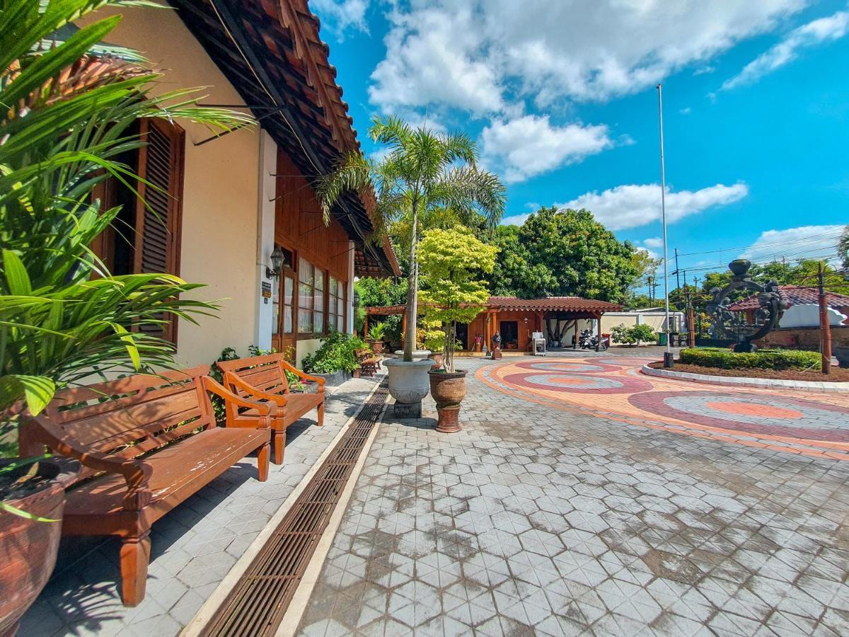Dem Ayem Heritage Guest House Yogyakarta Exteriör bild