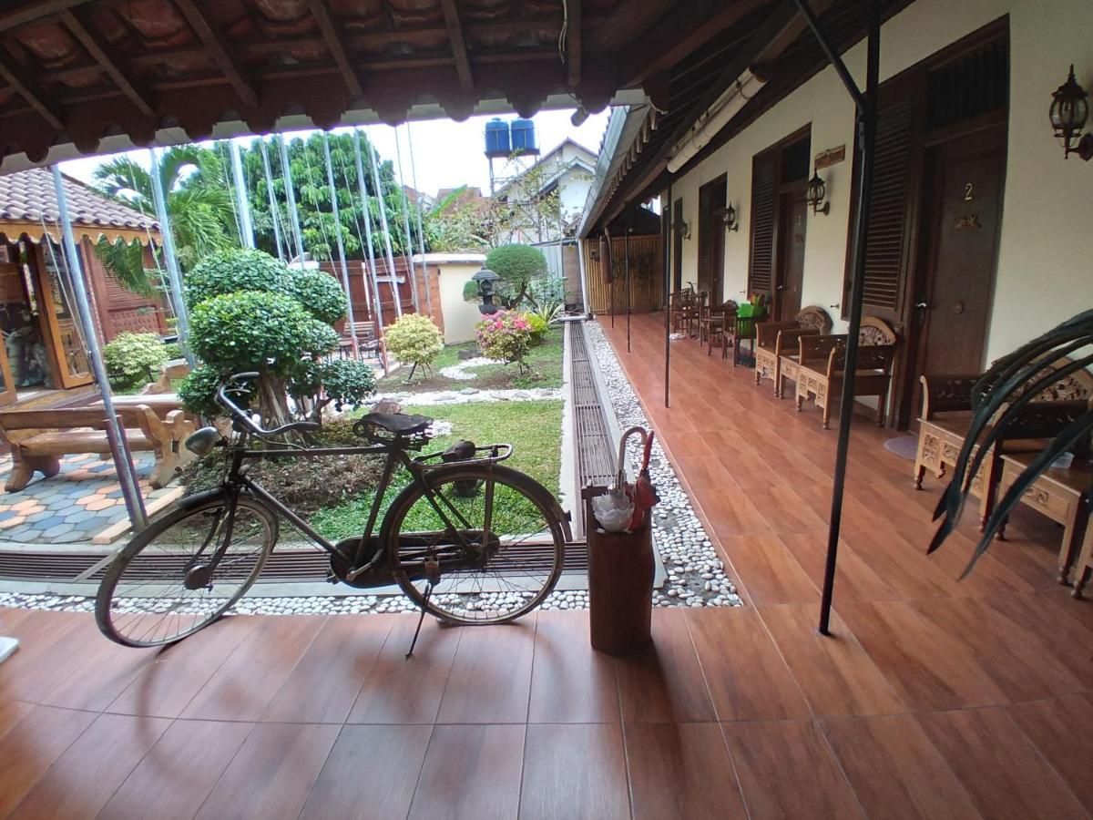 Dem Ayem Heritage Guest House Yogyakarta Exteriör bild
